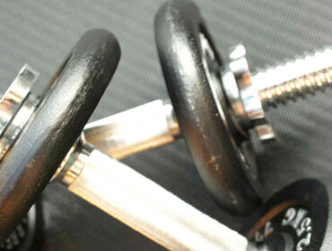 brug et billig håndvægtsæt til hjemmetræning