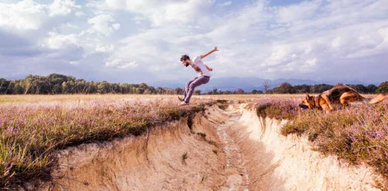 Hvorfor du skal løbe tur med hunden – sundt for jer begge