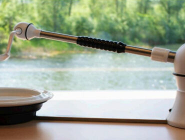 køb en elektrisk spiserobot til handicappede, børn og voksne