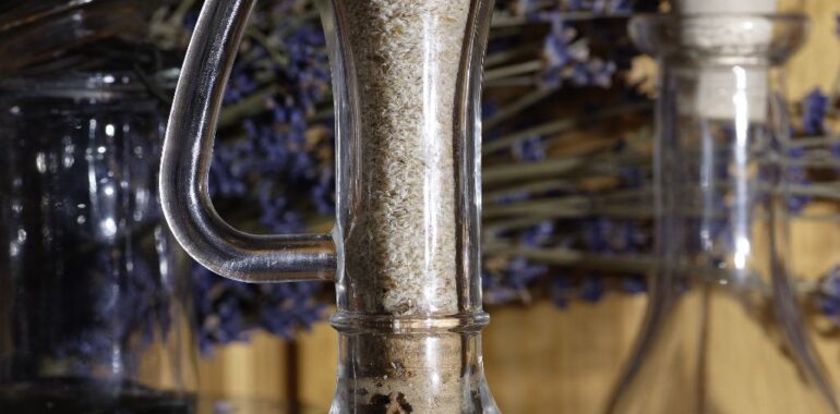 Hvad er loppefrøskaller lavet af?